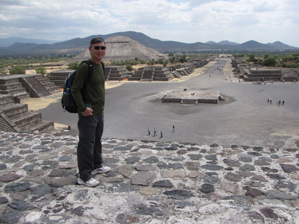 Ron, in a similar pose.  No need to comment on the relative skills of the photographers!